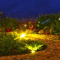 Дизайн сада - освещение участка розария